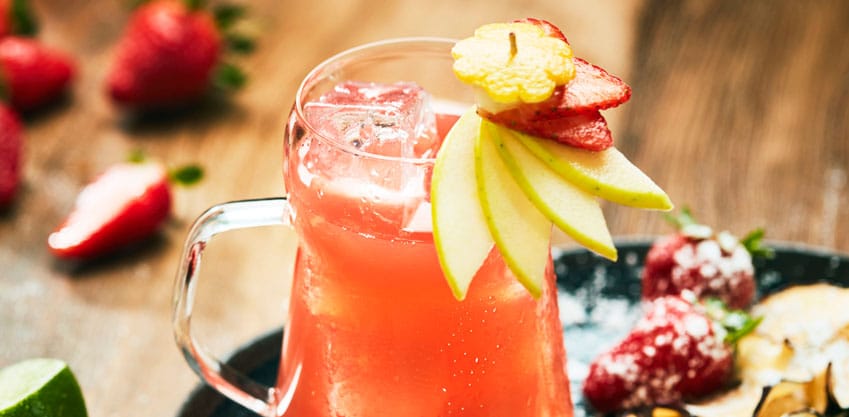 Cocktail Emozioni in tazza, con succo di Lichees, lime e Sanbittèr Emozioni di Frutta Pompelmo