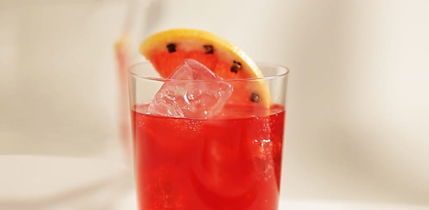 Tropicana Zen, cocktail analcolico con ananas e zenzero, Tonica Sanpellegrino e Sanbittèr Rosso