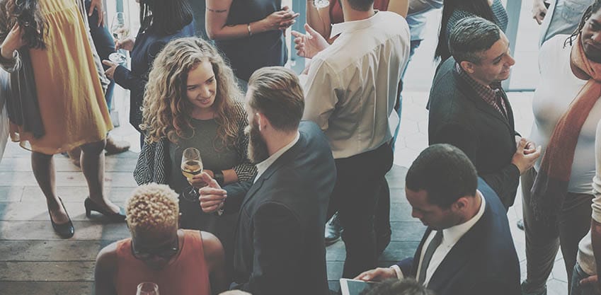 Aperitivo a buffet: cosa dice il galateo Aperitivo a buffet: cosa dice il galateo