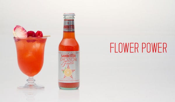 Flower Power: cocktail primaverile dove Sanbittèr Emozioni di Frutta al pompelmo incontra succo di lime e lamponi