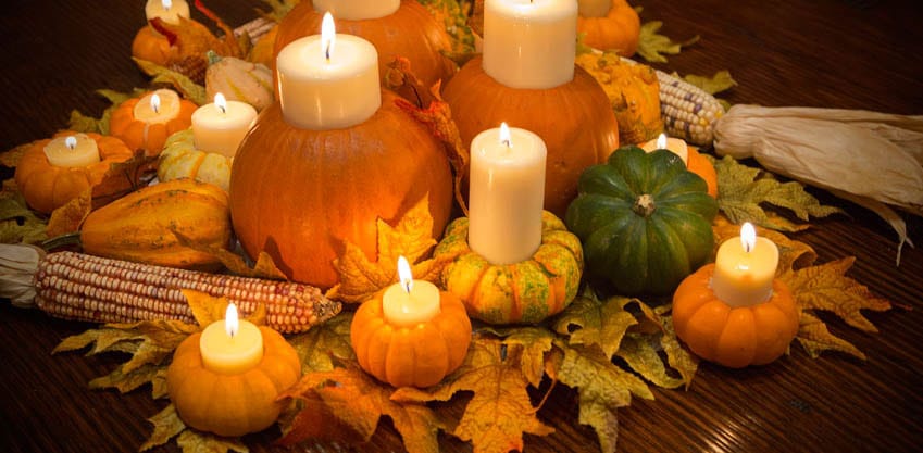Per l'aperitivo di Halloween zucche, candele e foglie