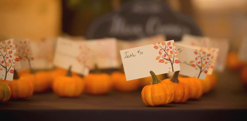 Aperitivo di Halloween: zucche come segnaposto