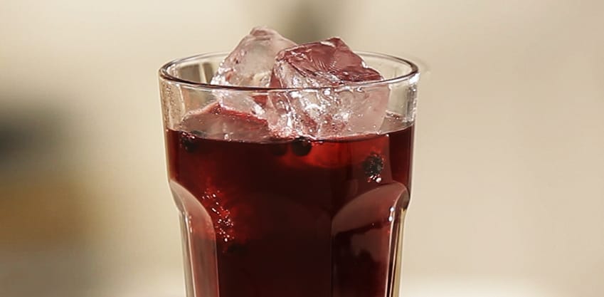 Cocktail al mirtillo rosso e Sanbittèr Dry Cocktail al mirtillo rosso e Sanbittèr Dry