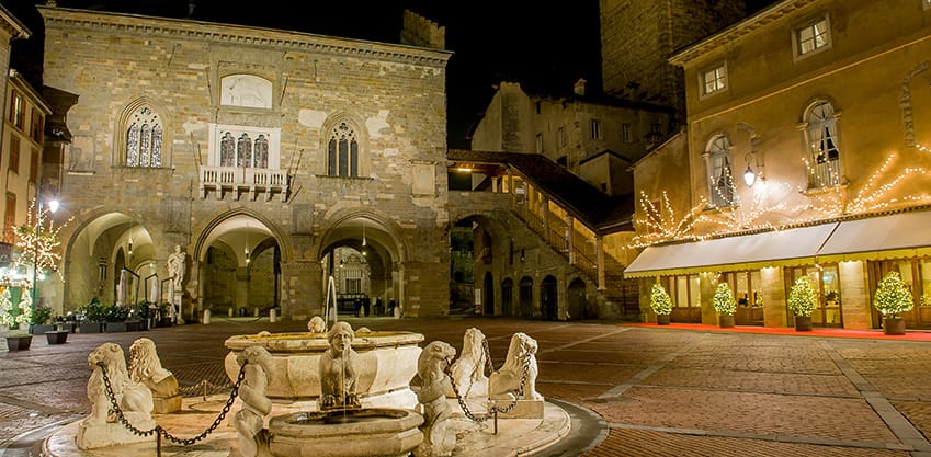 Bergamo città alta vista di notte