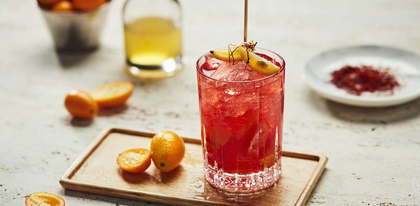 Caipibitter è il cocktail con la frutta esotica perfetto per l’aperitivo