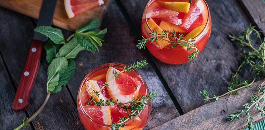Cocktail alla frutta con pompelmo