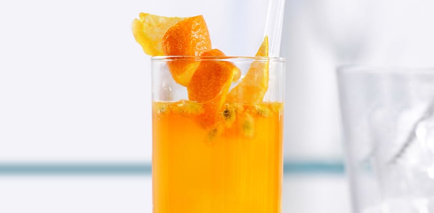 Passion in the Air drink delicato con Sanbittèr Emozioni di Frutta Passion Fruit e Aranciata Amara Sanpellegrino Passion in the Air drink delicato con Sanbittèr Emozioni di Frutta Passion Fruit e Aranciata Amara Sanpellegrino
