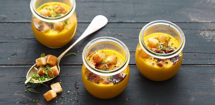 Crema di zucca con crostini per l’aperitivo vegetariano di Natale