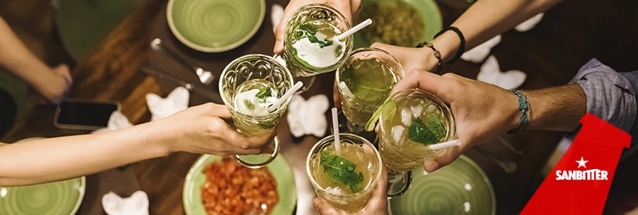 Guida agli errori più comuni quando si prepara un aperitivo spiegati da Sanbittèr Guida agli errori più comuni quando si prepara un aperitivo spiegati da Sanbittèr