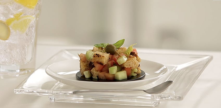 Coppetta di Panzanella, ricetta tipica toscana per un piatto estivo veloce Coppetta di Panzanella, ricetta tipica toscana per un piatto estivo veloce