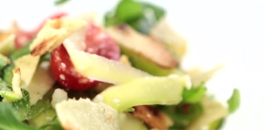 Tagliolini di zucchina, ricetta originale con pane carasau per un perfetto per un aperitivo Tagliolini di zucchina, ricetta originale con pane carasau per un perfetto per un aperitivo