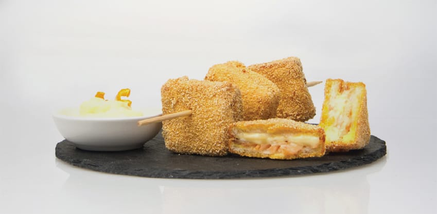 Spiedini di mozzarella in carrozza con maionese all’arancia