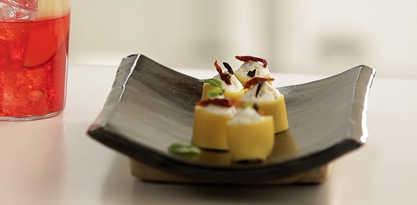 Anelli di pasta in kit, ricetta mediterranea con ricotta, pomodorini secchi e sapori Anelli di pasta in kit, ricetta mediterranea con ricotta, pomodorini secchi e sapori