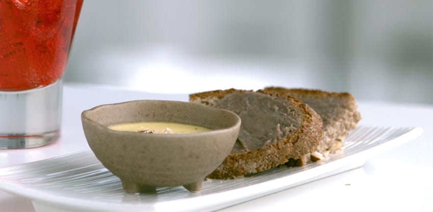 Pètit di fonduta, ricetta con formaggi e frutta secca Pètit di fonduta, ricetta con formaggi e frutta secca