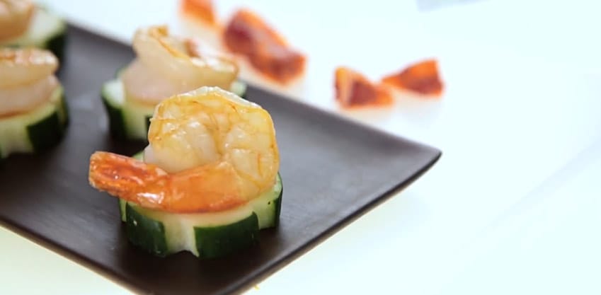 Crostini di cetriolo, ricetta sfiziosa con gamberi freschi per il tuo aperitivo Crostini di cetriolo, ricetta sfiziosa con gamberi freschi per il tuo aperitivo