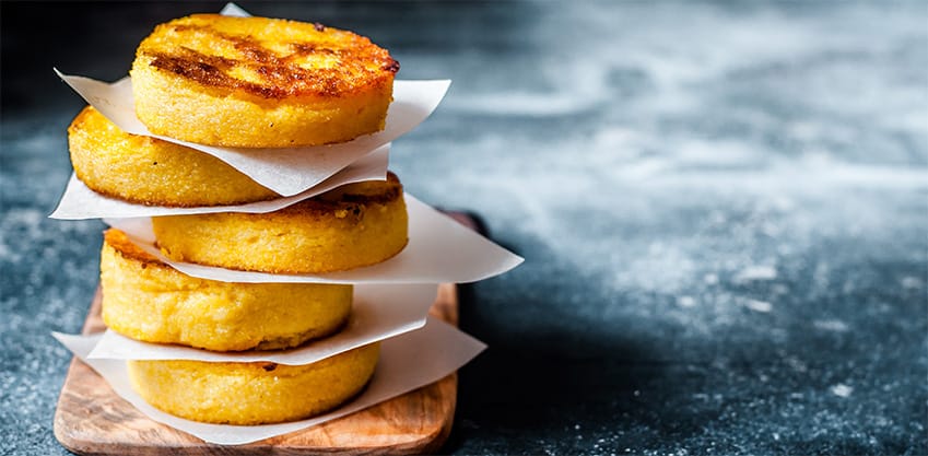 Finger Food di Polenta: scopri tutti i sapori Torre di finger food di polenta fritta