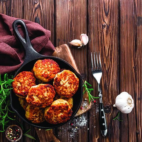 L’aperitivo di Capodanno con le frittelle di lenticchie e cotechino