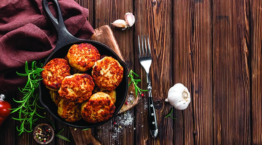 Frittelle di lenticchie e cotechino, la ricetta per l’aperitivo di Capodanno