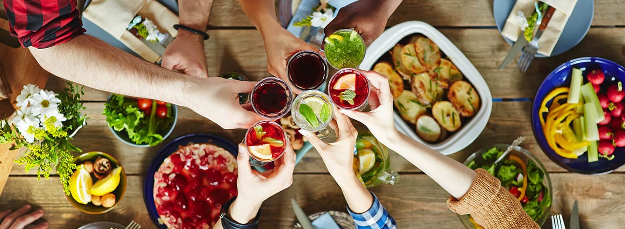 Il galateo dell'aperitivo: i consigli Sanbittèr per prepararlo perfetto