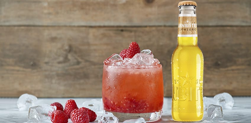 Cocktail Ginger Bitter con succo di lime e Sanbittèr Zenzero Cocktail Ginger Bitter con succo di lime e Sanbittèr Zenzero
