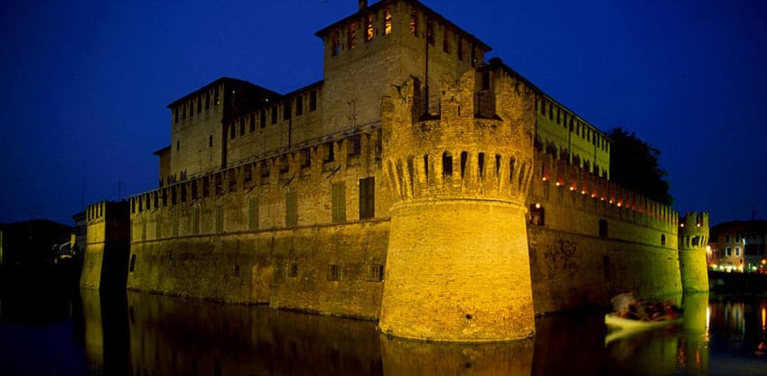 Ad Halloween, aperitivo offerto dalla Famiglia Addams a Rocca di Fontanellato a Parma