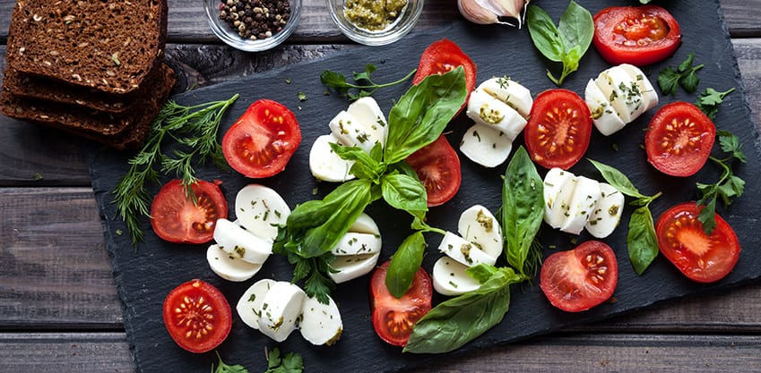 associare l’insalata caprese ad un drink dissetante