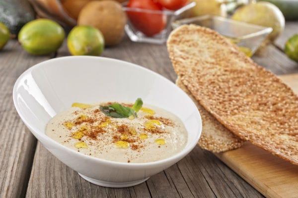 Babaganoush, una tipica salsa turca fatta con le melanzane da spalmare su pita o pane tostato