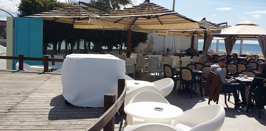 Locali cool per l’aperitivo all’aperto in spiaggia a Cagliari: la Marinella