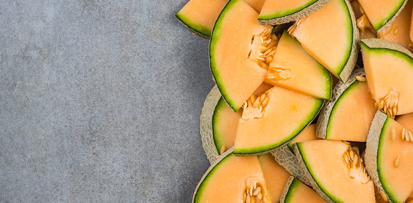 Vuoi migliorare la tua abbronzatura? Fai il pieno di betacarotene grazie al melone Fette di melone con semi