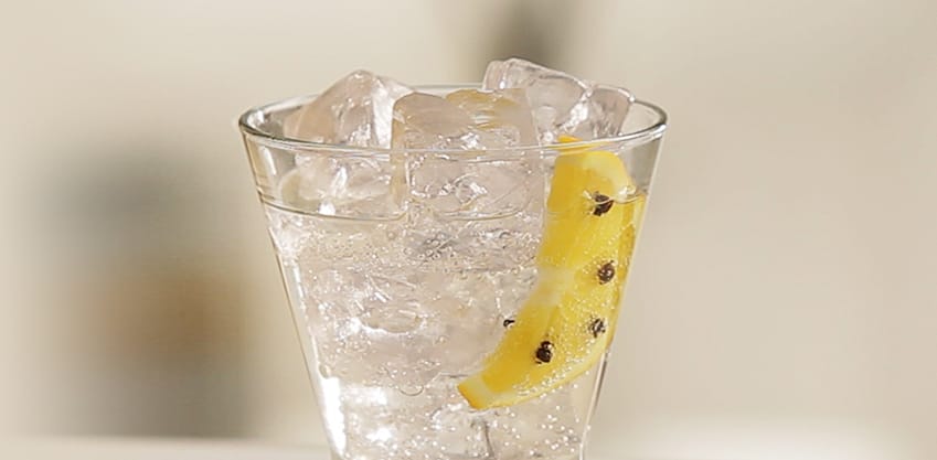Orange Dry cocktail con Sanbittèr Dry e Tonica Sanpellegrino