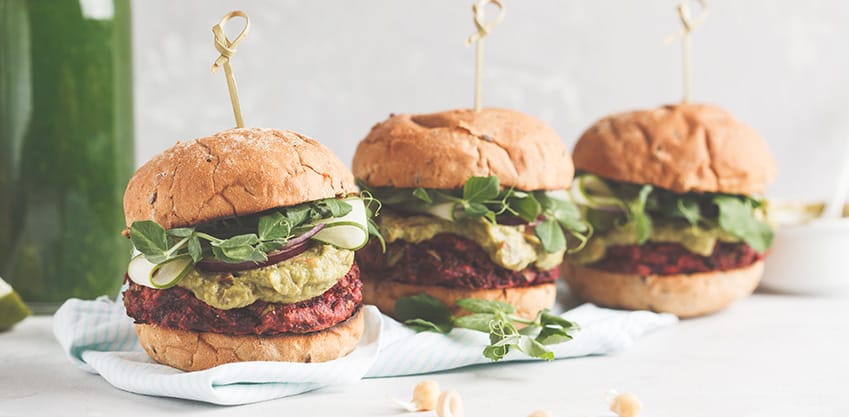 Panini Vegani con burger di soia, insalata e ceci