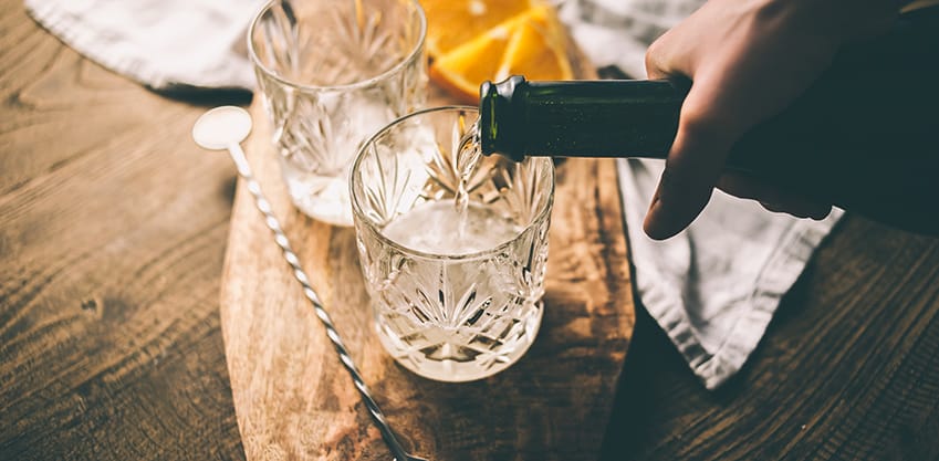 Preparazione di un cocktail a base di prosecco