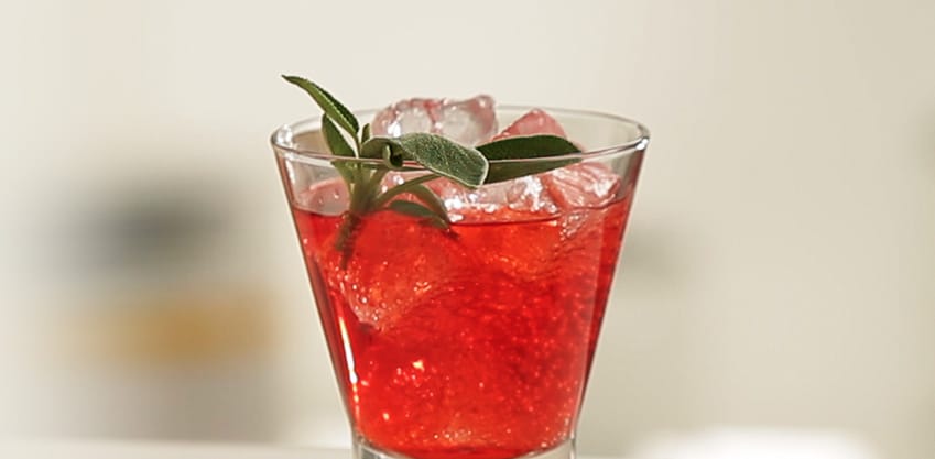 Red Sage cocktail con menta e salvia e Sanbittèr Rosso