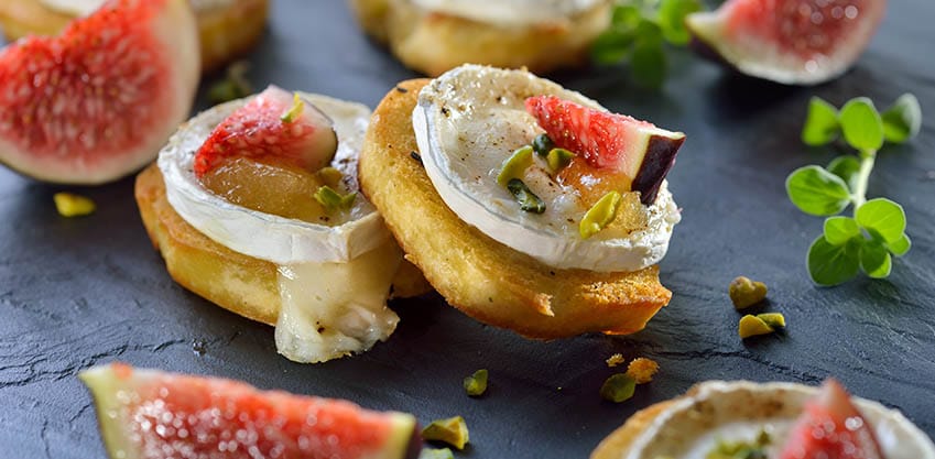 Ricetta per antipasti veloci: crostini formaggio e fichi