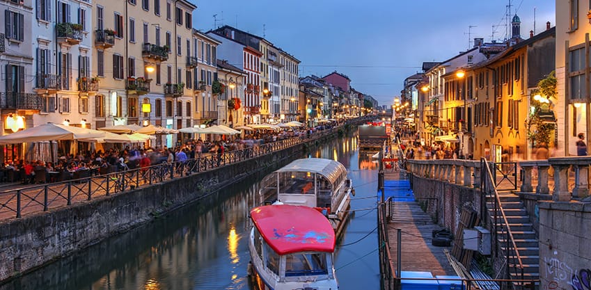 Scorcio del Naviglio Grande di sera