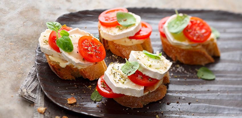 Stuzzichini per l’aperitivo crostini e bruschette con Sanbittèr Dry