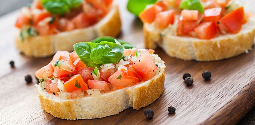 Stuzzichini veloci ed economici per aperitivo, idee gustose salva-portafogli