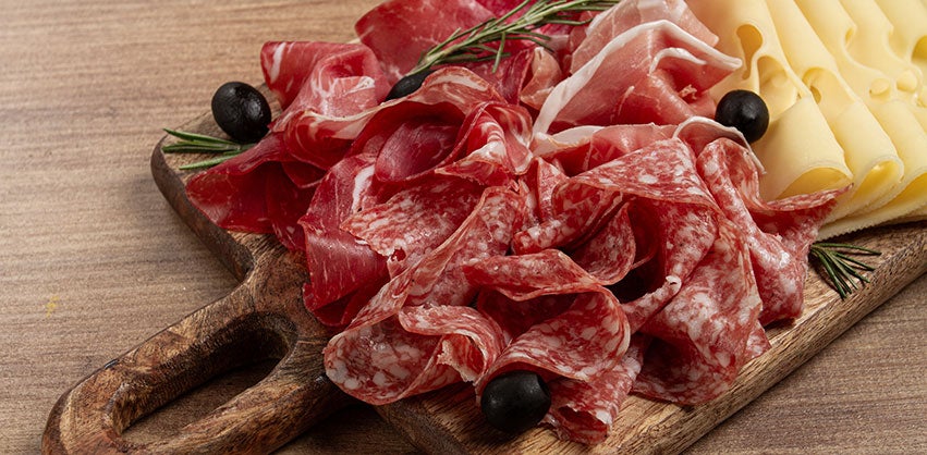 Cosa mettere in un tagliere di salumi e formaggi e come impiattarlo