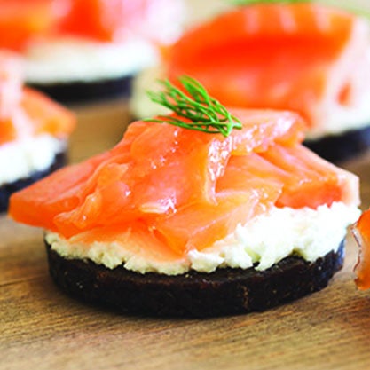 Il finger food è l'ingrediente essenziale per il successo di ogni aperitivo. Sanbittèr svela le migliori ricette