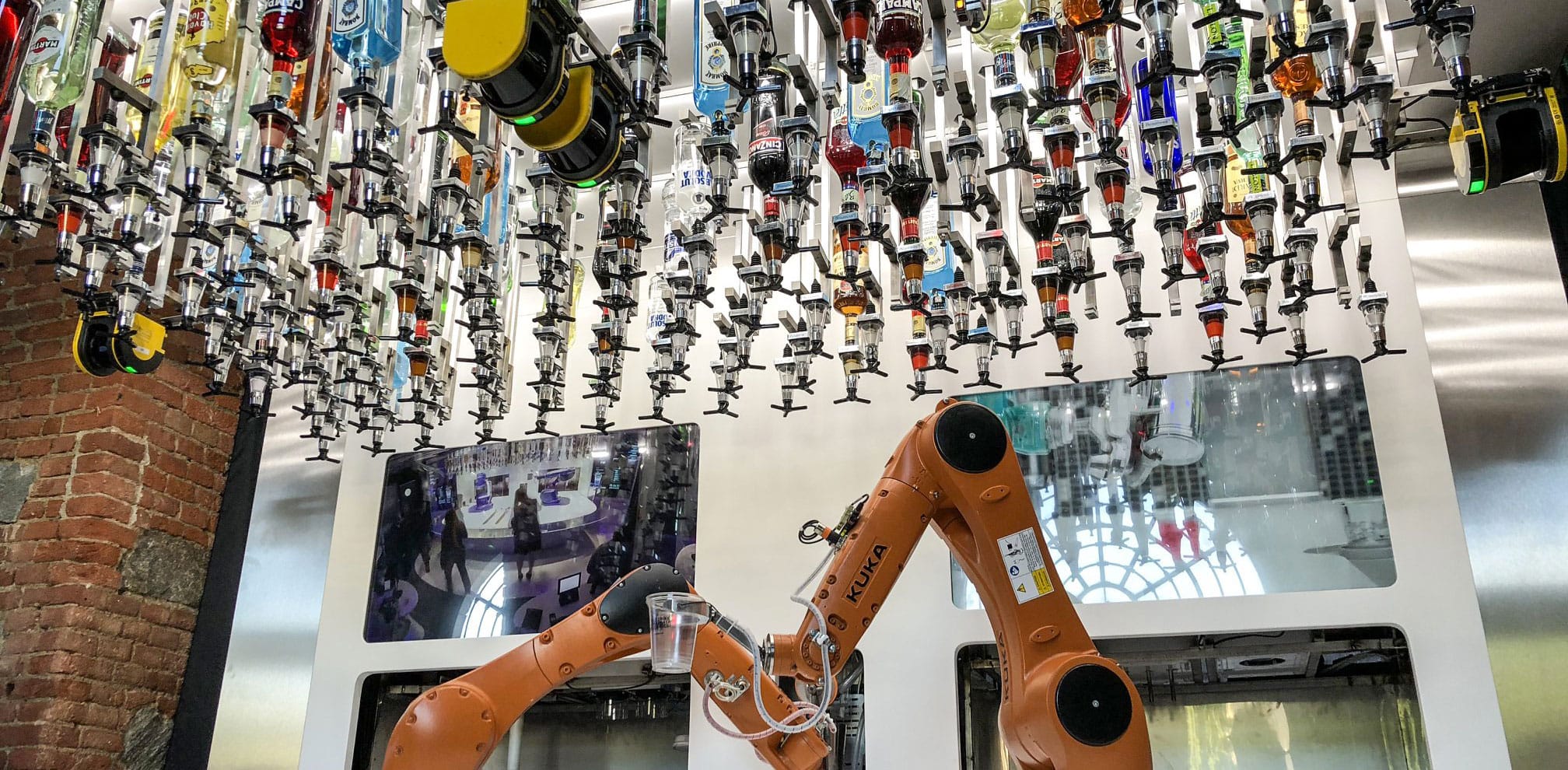 A Torino il bar completamente robotizzato