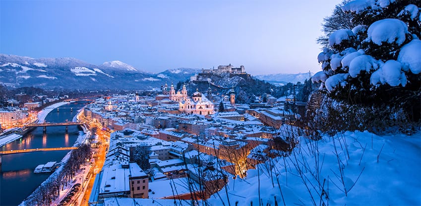 Veduta di Salisburgo coperta di neve